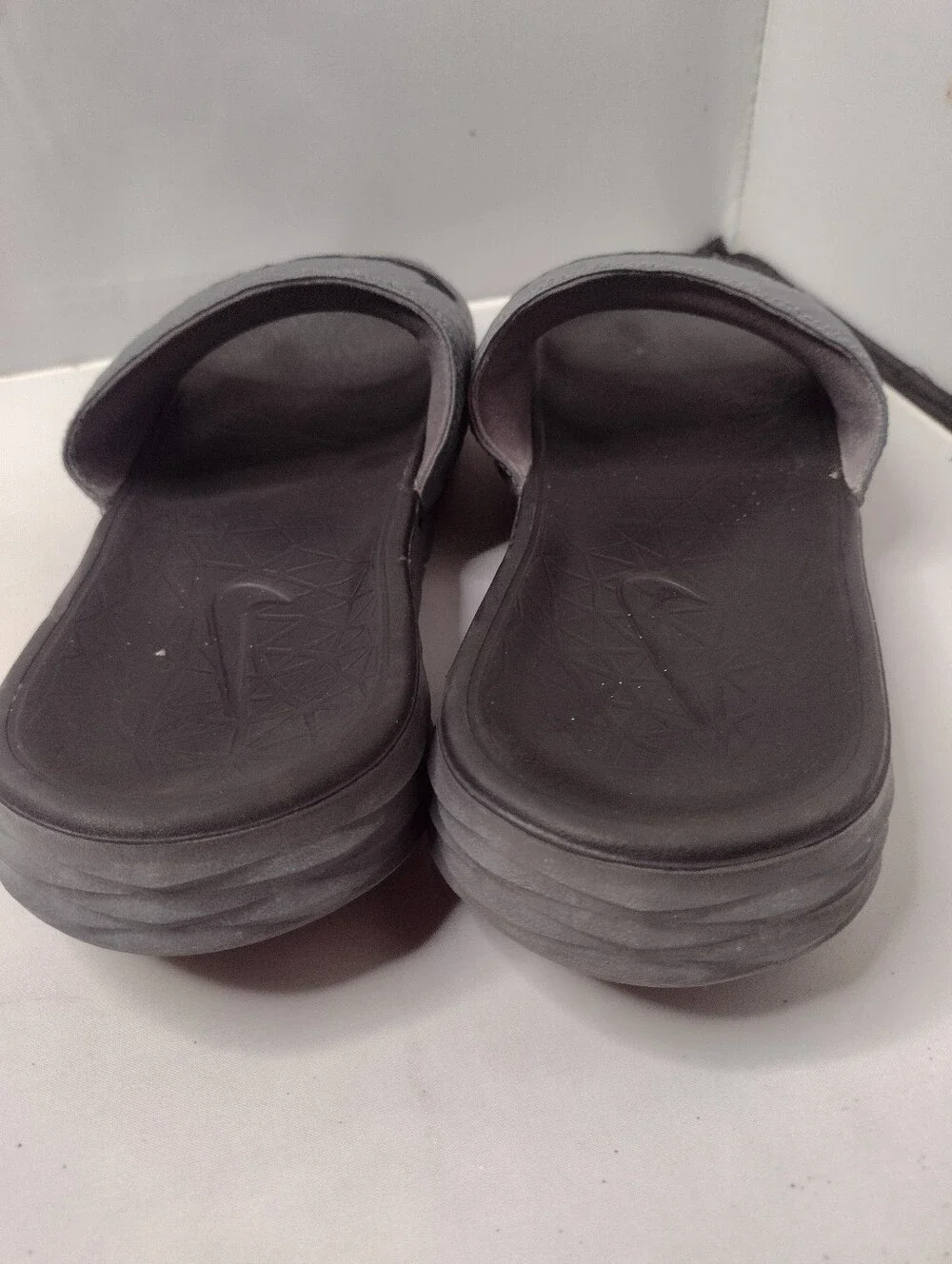 Nike Benassi Solarsoft 705474-090 Slides Sandals Grey Black Slip On Men's 11 HH